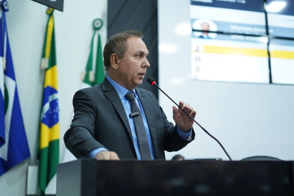 Dilemário diz que permanência na liderança depende de avaliação de Abilio