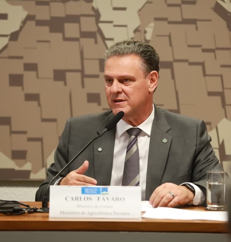 TCU deu 180 dias para que Carlos Fávaro explique repasses de R$ 129 milhões a municípios de MT e suspeitas de sobrepreço em obras rurais