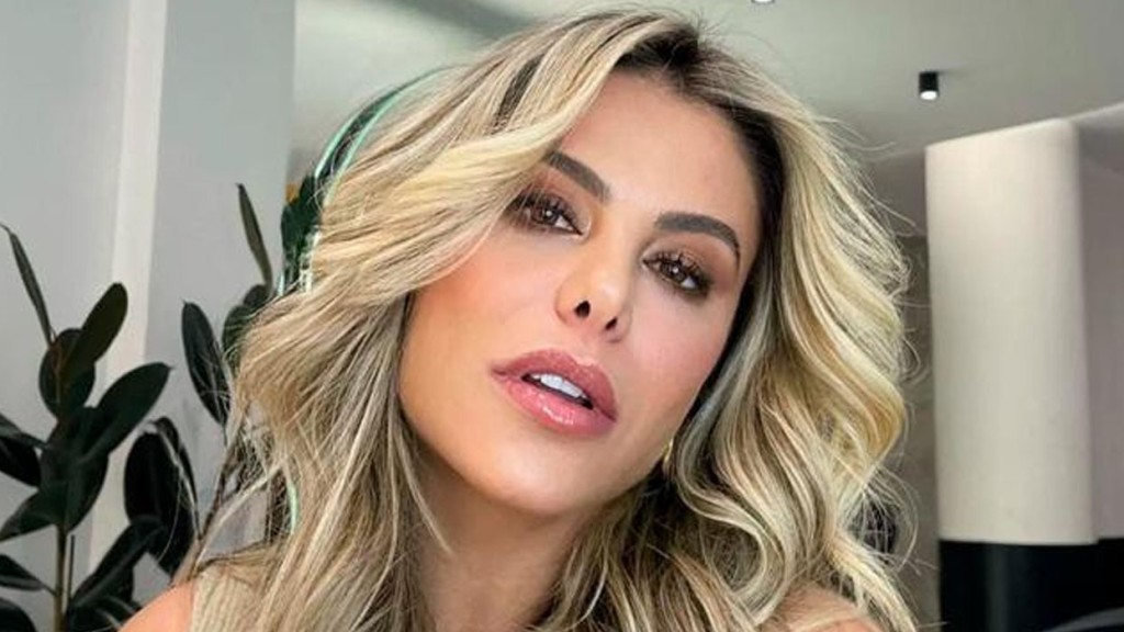 Poliana Rocha aproveita manhã de domingo ao sol e manda recado aos seguidores