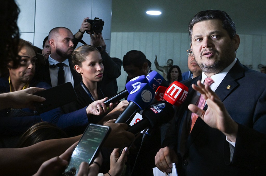 Davi Alcolumbre manifesta apoio a Jaques Wagner e defende presunção de inocência
