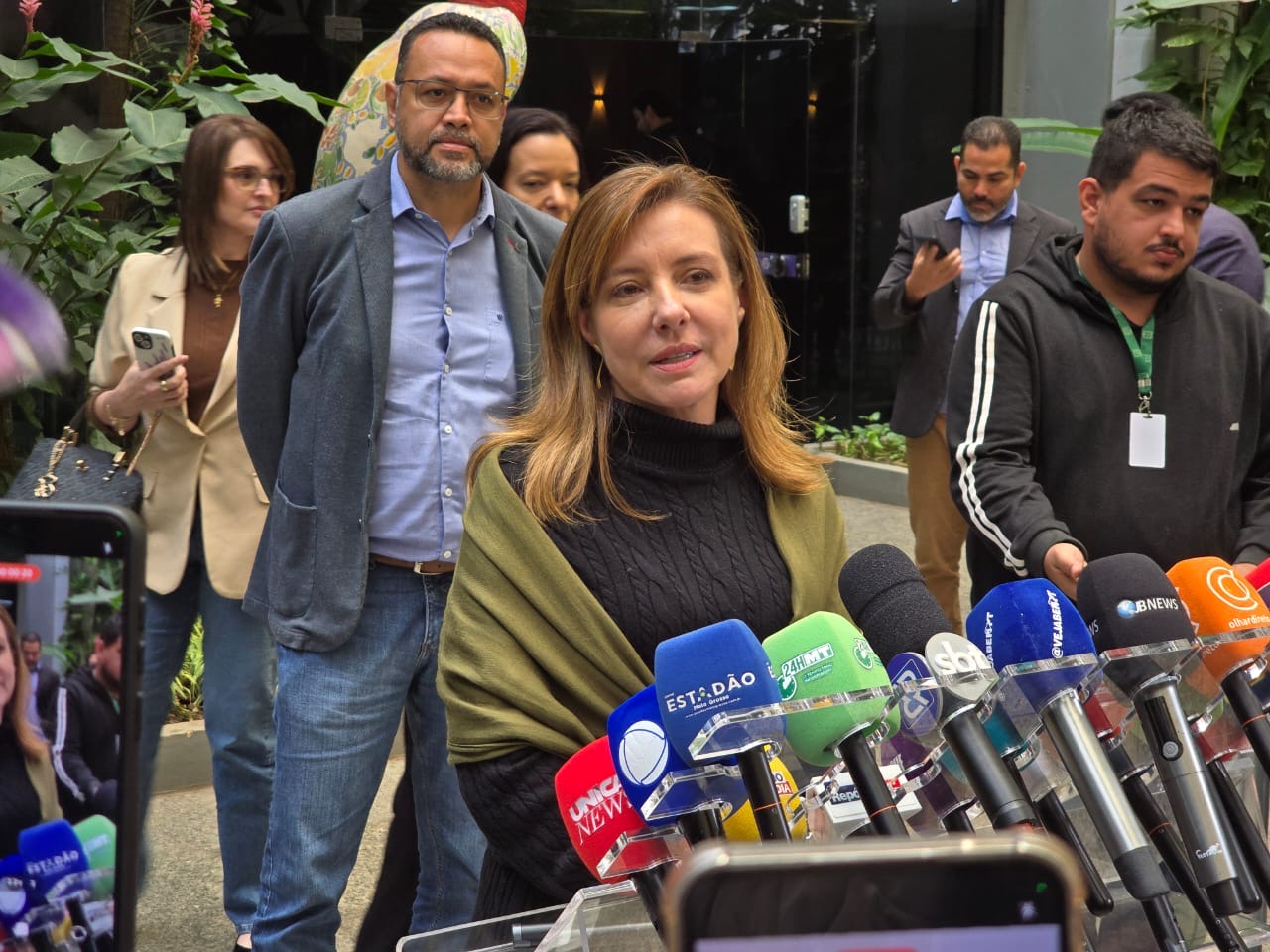 “Sou prefeita do PL que recebe recursos do Estado e do governo federal”, diz Flávia ao evitar definir apoio em 2026