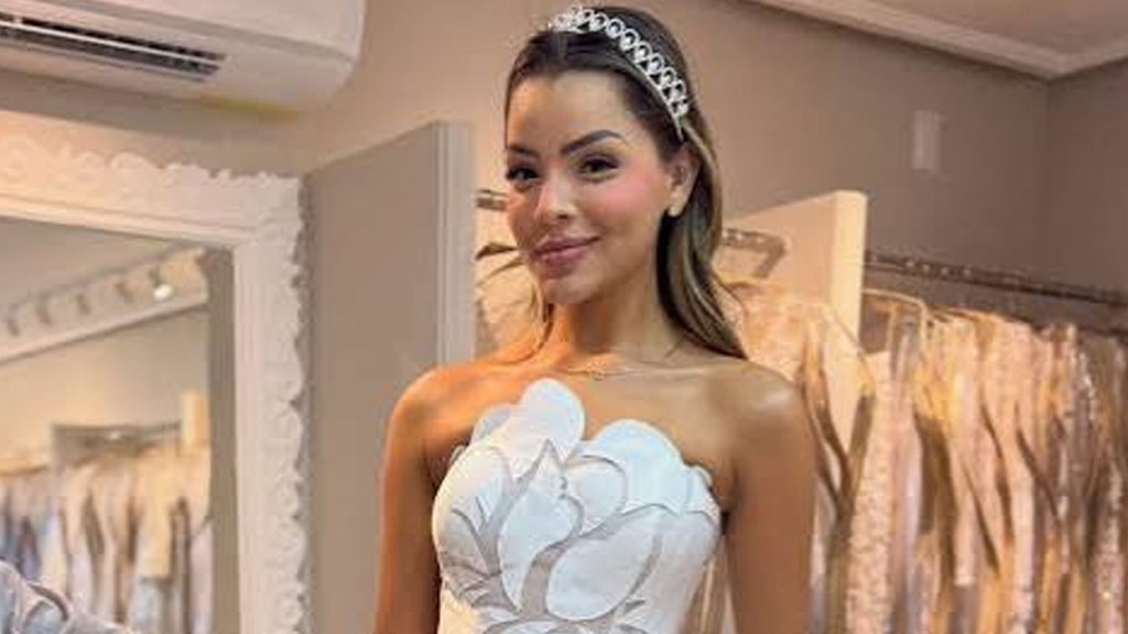 Noiva de Davi Brito, faz prova de vestido de casamento e celebra: ‘Contagem regressiva’